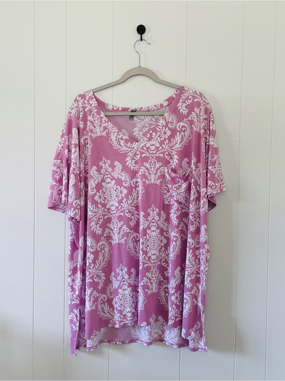 Women's Pink Damask V-Neck Pocket Tee